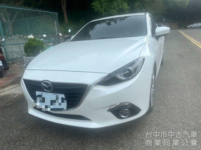 2016年Mazda 3 五門 2.0頂級型新車價格：88.9 重點配備：LED曰行燈 HID氙氣頭燈 LED尾燈 天窗