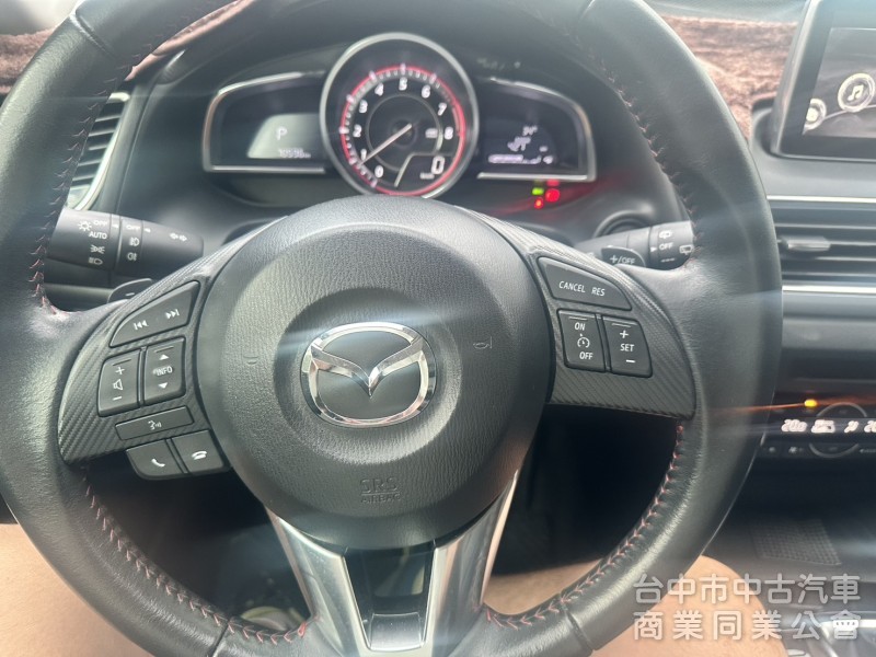 2016年Mazda 3 五門 2.0頂級型新車價格：88.9 重點配備：LED曰行燈 HID氙氣頭燈 LED尾燈 天窗
