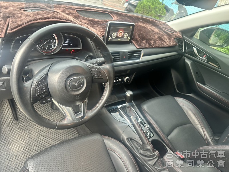 2016年Mazda 3 五門 2.0頂級型新車價格：88.9 重點配備：LED曰行燈 HID氙氣頭燈 LED尾燈 天窗