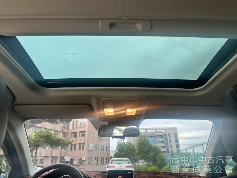 2016年Mazda 3 五門 2.0頂級型新車價格：88.9 重點配備：LED曰行燈 HID氙氣頭燈 LED尾燈 天窗