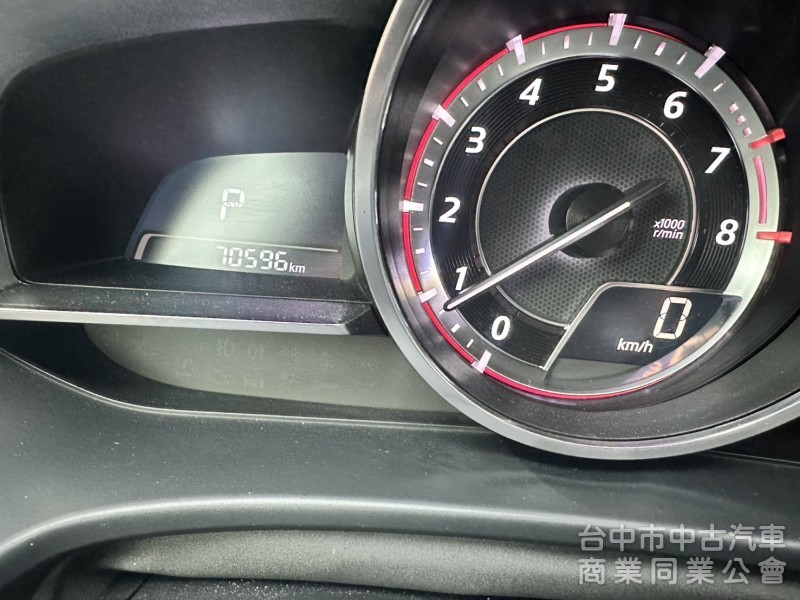 2016年Mazda 3 五門 2.0頂級型新車價格：88.9 重點配備：LED曰行燈 HID氙氣頭燈 LED尾燈 天窗