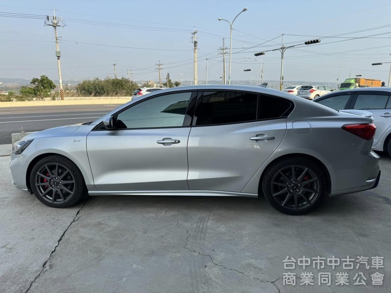 2022 Focus  4門 ST-Line Lommel X    一手車 新車保固中 現省價差 即可入手