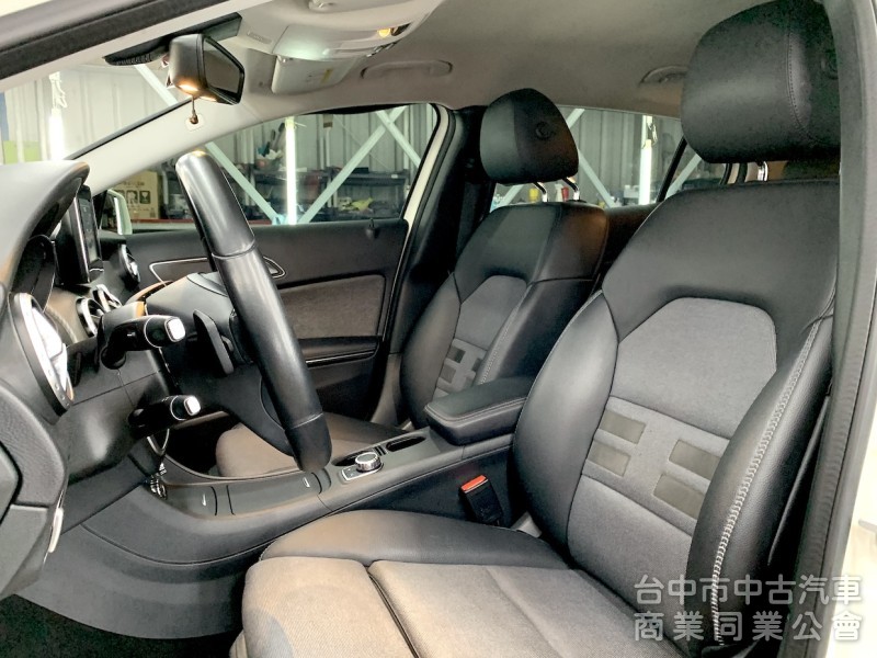 新達汽車 2016年 BENZ GLA180 總代理 倒車顯影 可全貸