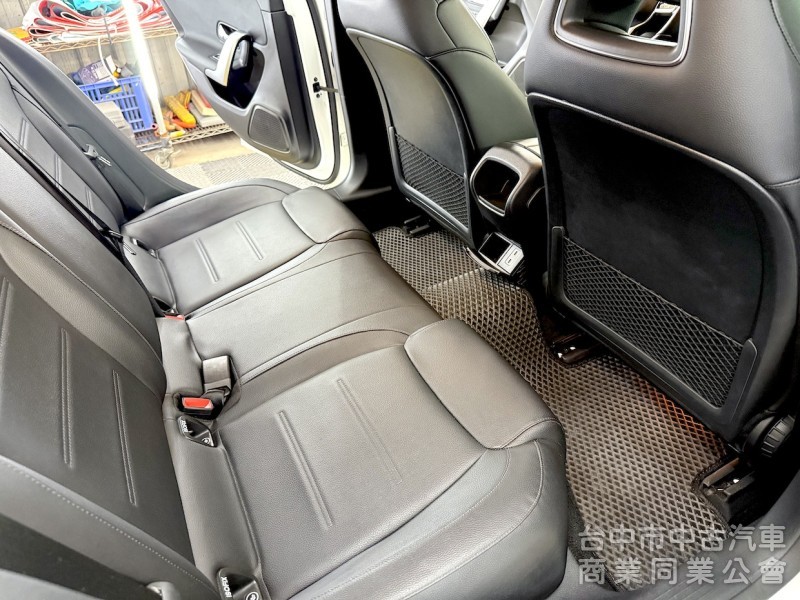 鑫達車業 2019年 BENZ A200 CARPLAY 雙數位儀表 可全貸