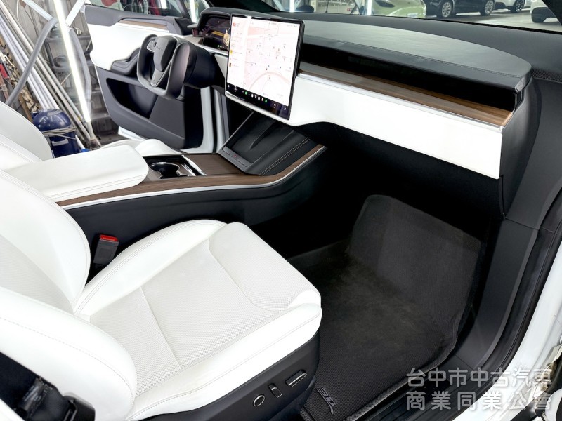 2023年 TESLA Model X LR 七座 白內裝 可全貸