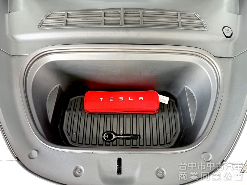 2023年 TESLA Model Y LR 可全貸