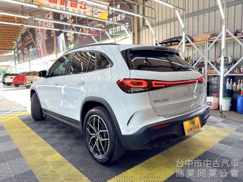 2023年 BENZ EQA250 AMG 夜色套件 可全貸