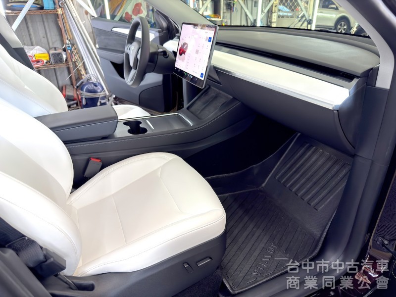 2023年 TESLA Model Y P版 EAP 白內裝 可全貸