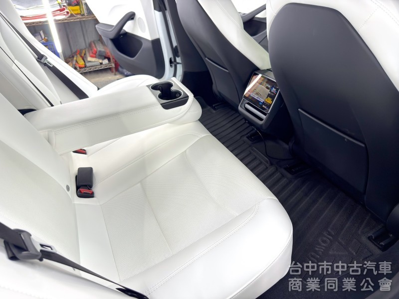 2025年 TESLA Model 3 SR 可全貸