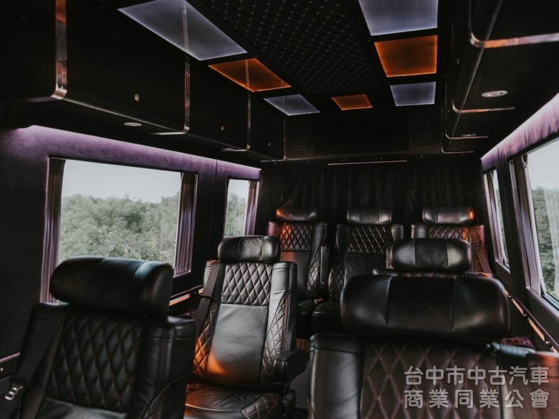 2014年 福斯 CRAFTER 35 KOMBI 高頂 長軸 可全貸