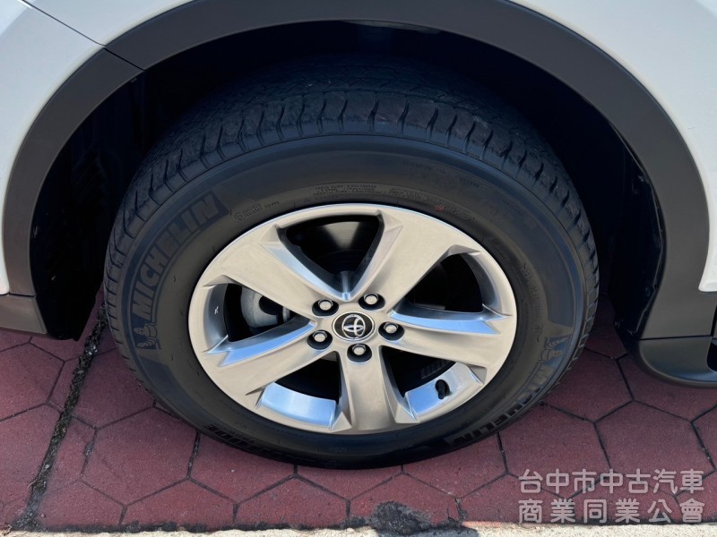 2015 Rav4 2.0 頂級 免鑰匙