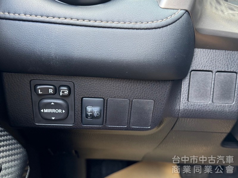 2015 Rav4 2.0 頂級 免鑰匙