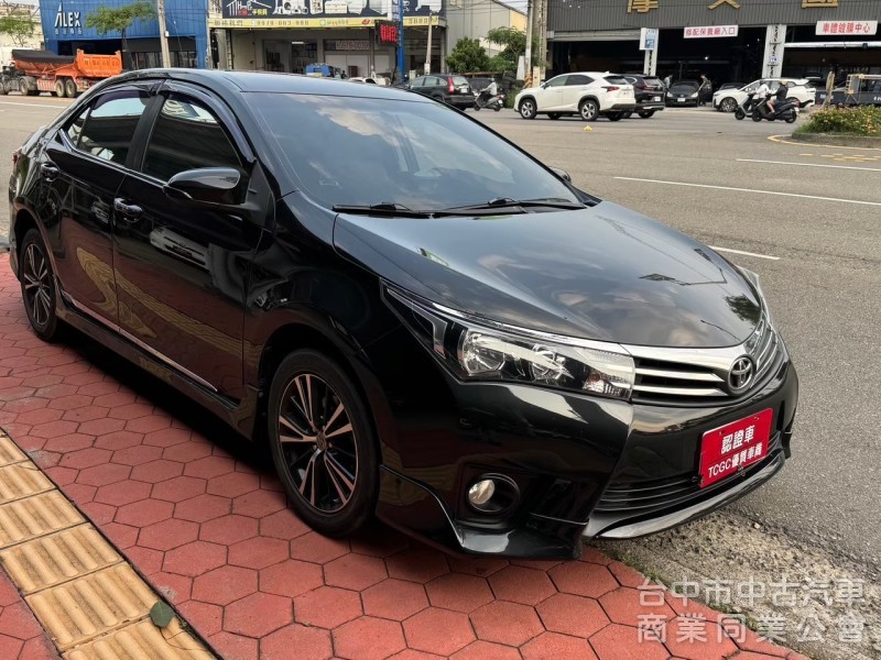 2015 Altis 1.8 頂級 跑十三萬