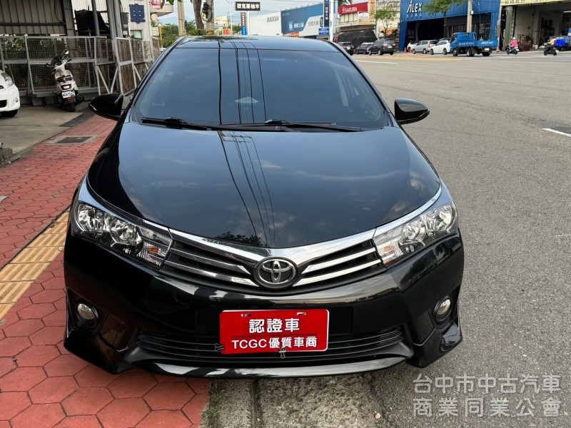 2015 Altis 1.8 頂級 跑十三萬