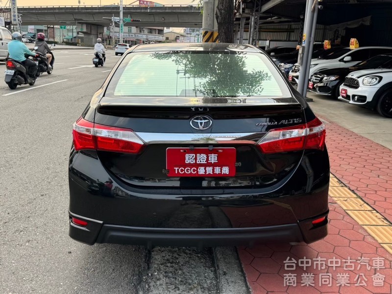 2015 Altis 1.8 頂級 跑十三萬