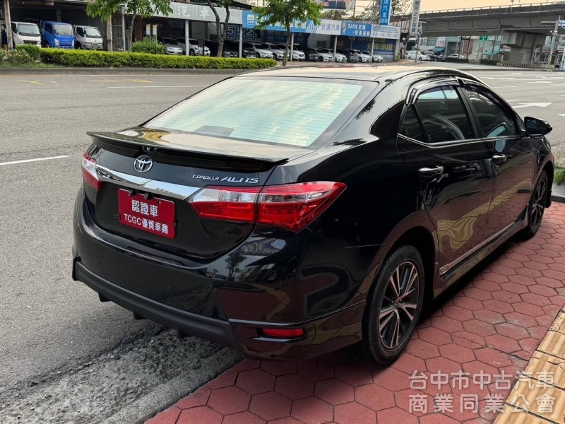 2015 Altis 1.8 頂級 跑十三萬