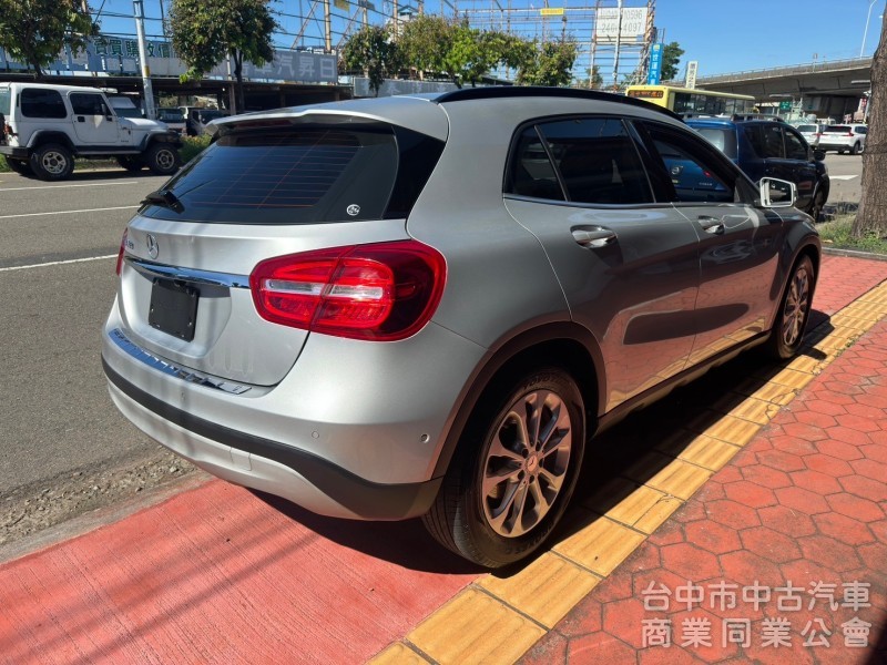 2016 GLA180 總代理跑十萬