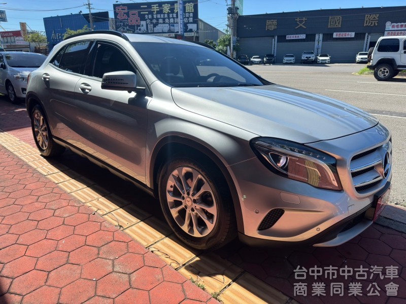 2016 GLA180 總代理跑十萬