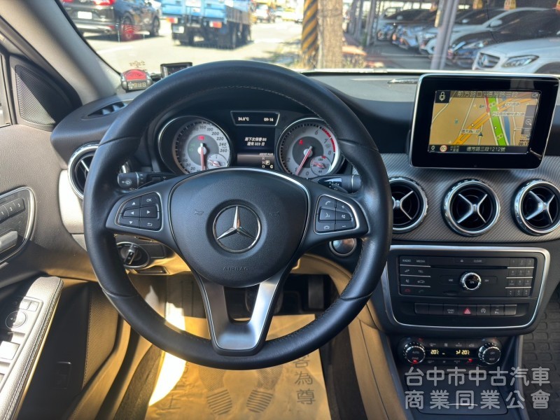 2016 GLA180 總代理跑十萬