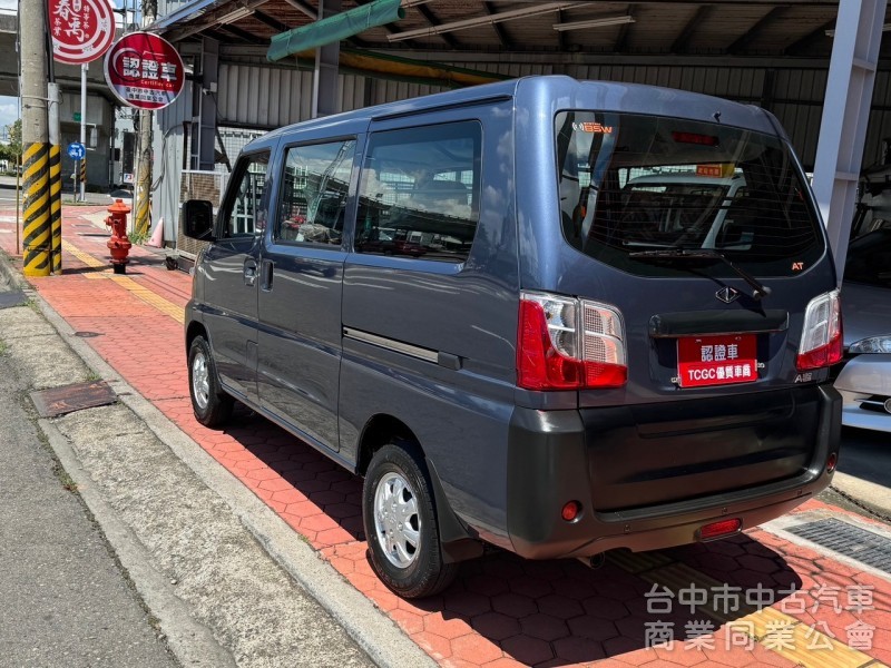 2024 A180 頂級 廂型車 五人 新車