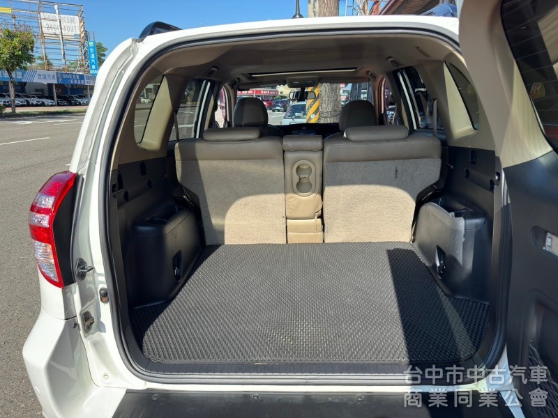 2011 Rav4 2.4 G 跑十七萬