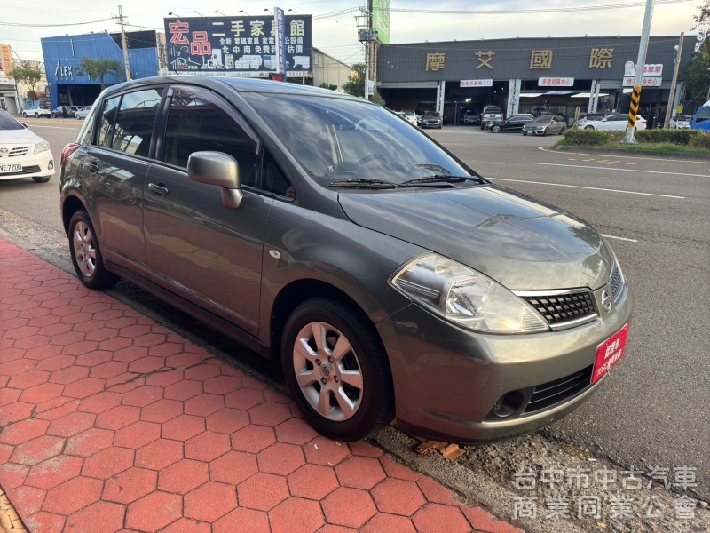 2013 Tiida 1.8 5D 跑十七萬