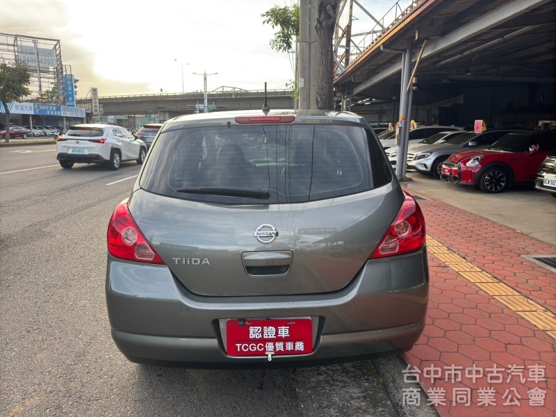 2013 Tiida 1.8 5D 跑十七萬