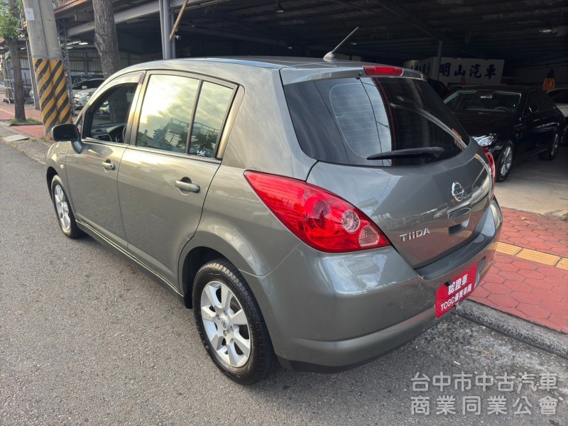 2013 Tiida 1.8 5D 跑十七萬