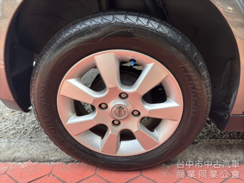 2013 Tiida 1.8 5D 跑十七萬