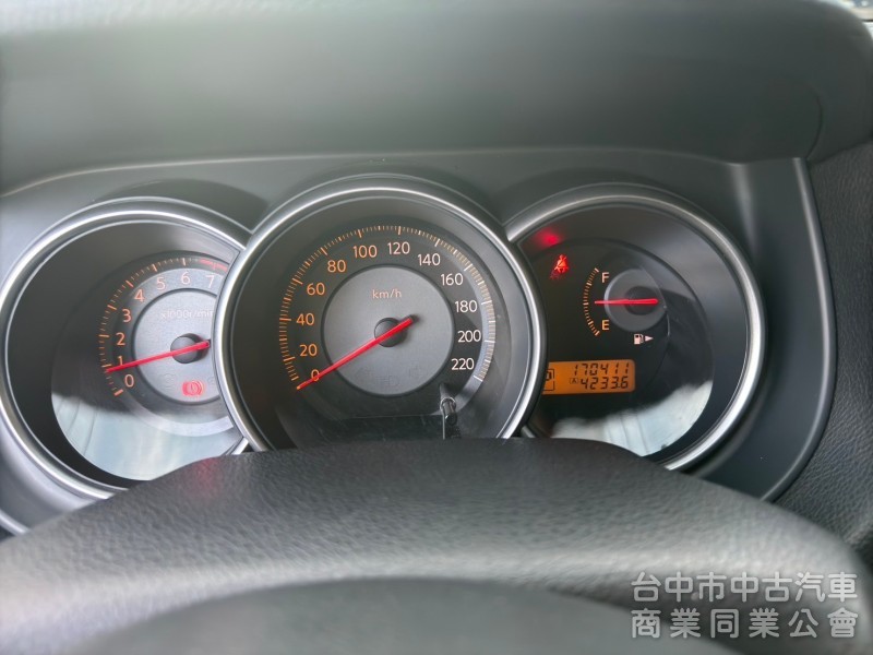 2013 Tiida 1.8 5D 跑十七萬