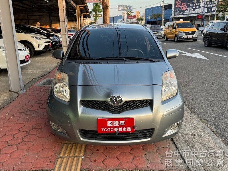 2011 Yaris 1.5 G 跑十萬