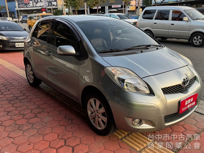 2011 Yaris 1.5 G 跑十萬