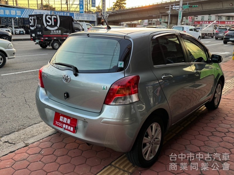 2011 Yaris 1.5 G 跑十萬