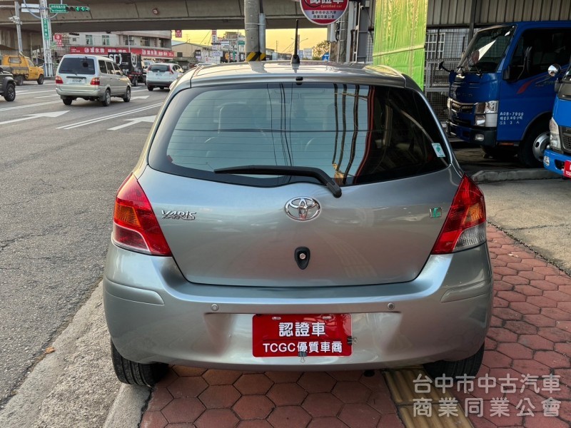 2011 Yaris 1.5 G 跑十萬