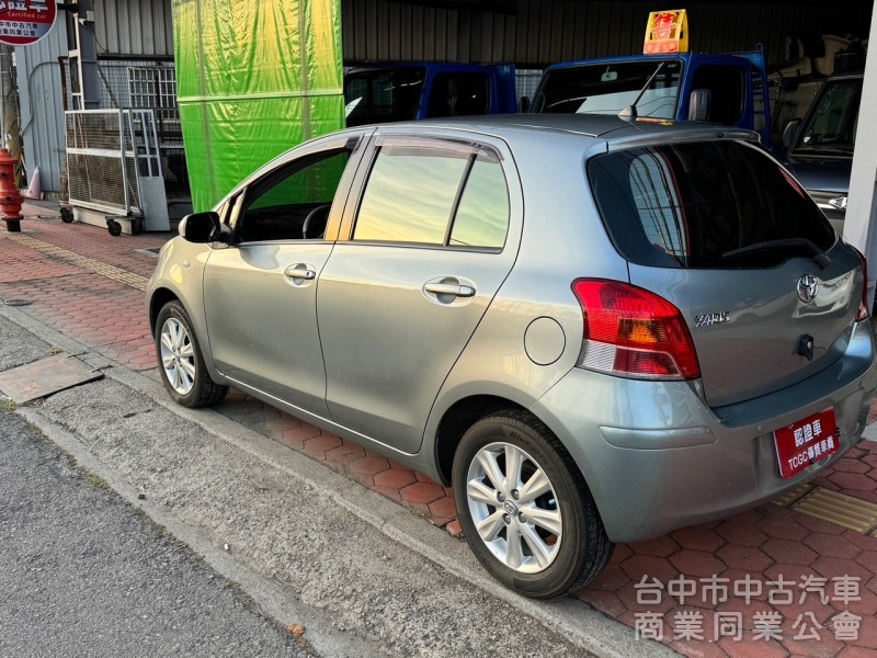 2011 Yaris 1.5 G 跑十萬