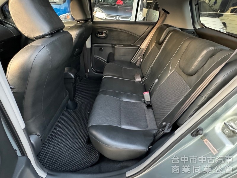 2011 Yaris 1.5 G 跑十萬