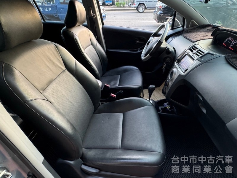 2011 Yaris 1.5 G 跑十萬