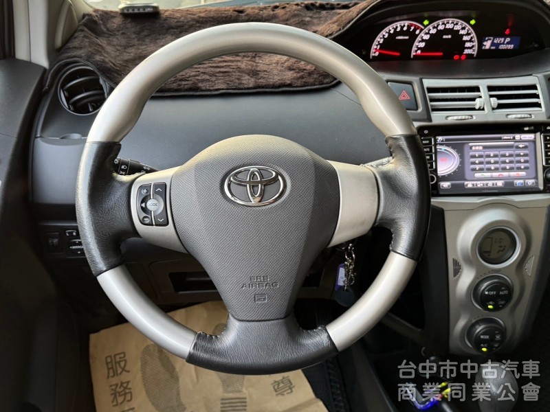 2011 Yaris 1.5 G 跑十萬