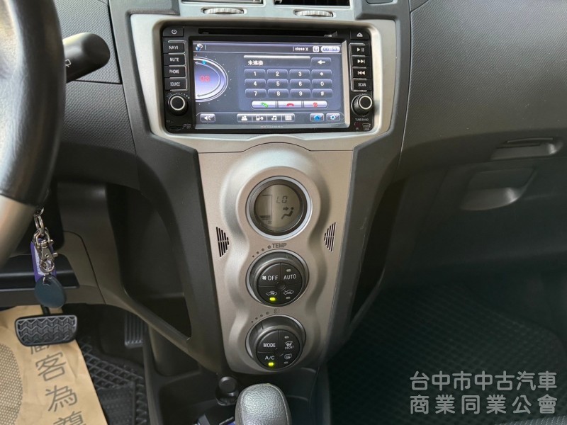 2011 Yaris 1.5 G 跑十萬