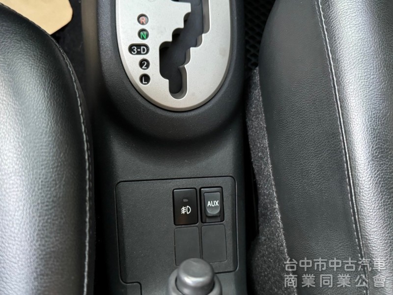 2011 Yaris 1.5 G 跑十萬