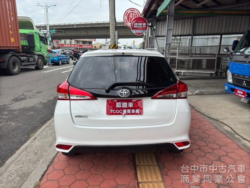 2022 Yaris 1.5經典跑五萬