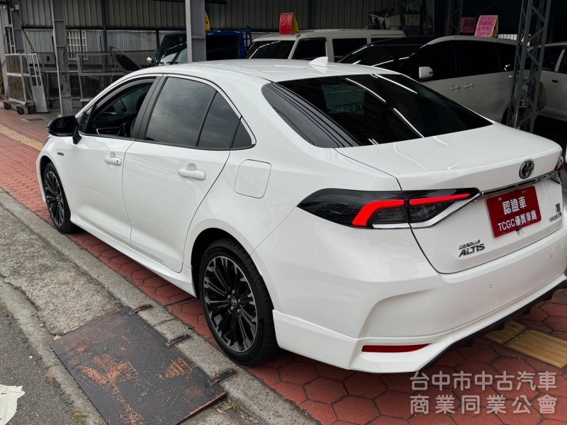 2020 GR Altis 油電 跑七萬