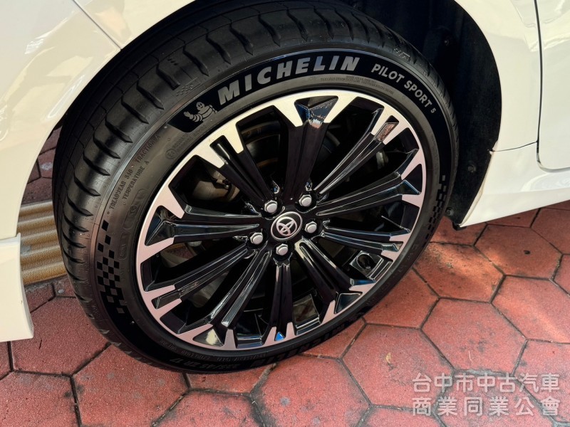 2020 GR Altis 1.8 油電 跑七萬