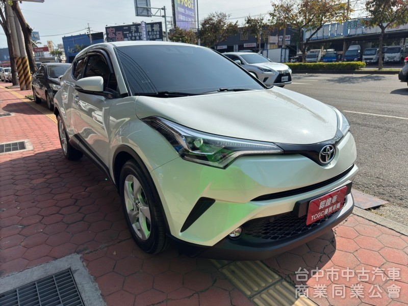 2018 CHR 1.2豪華 跑五萬