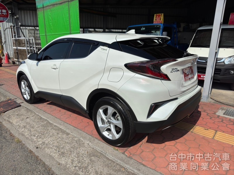 2018 CHR 1.2豪華 跑五萬