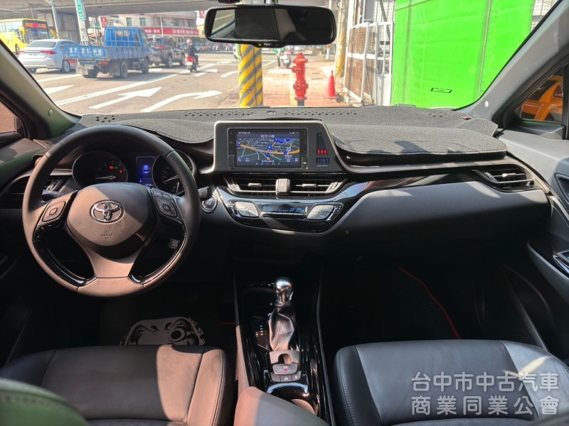 2018 CHR 1.2豪華 跑五萬