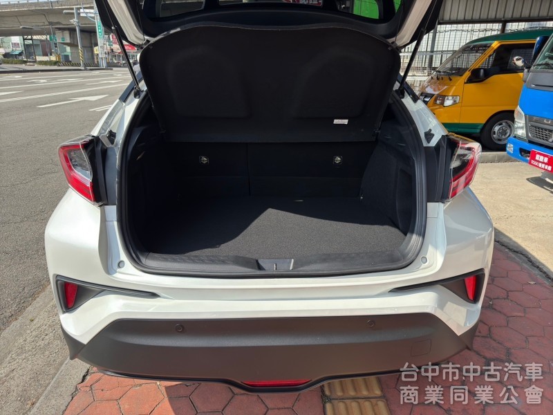 2018 CHR 1.2豪華 跑五萬