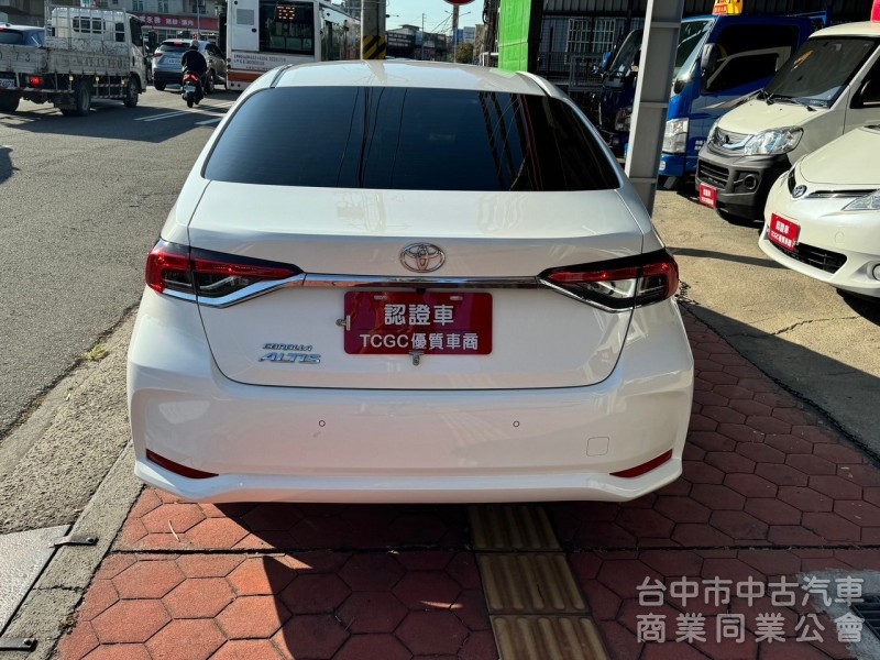 2019 Altis 1.8豪華跑七萬