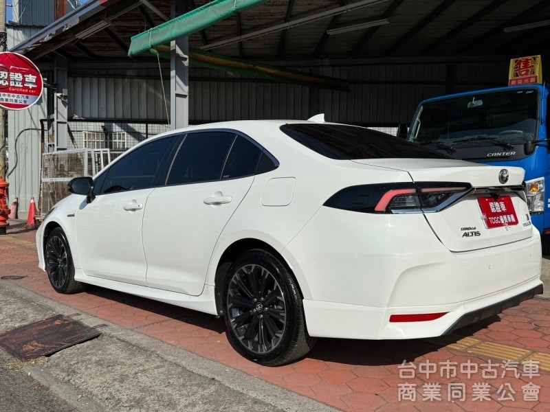 2020 GR Altis 油電 跑九萬