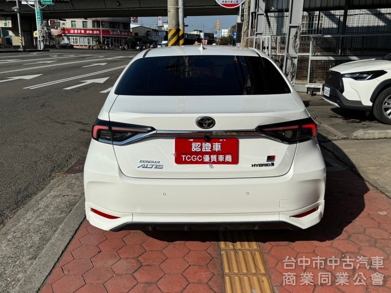 2020 GR Altis 油電 跑九萬